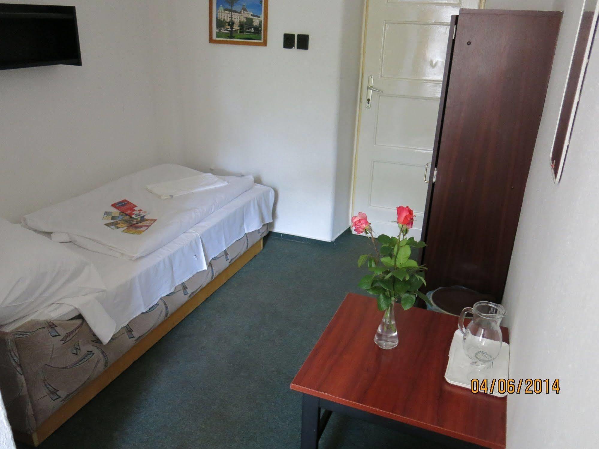 Dominik Panzio Bed & Breakfast Budapest Luaran gambar